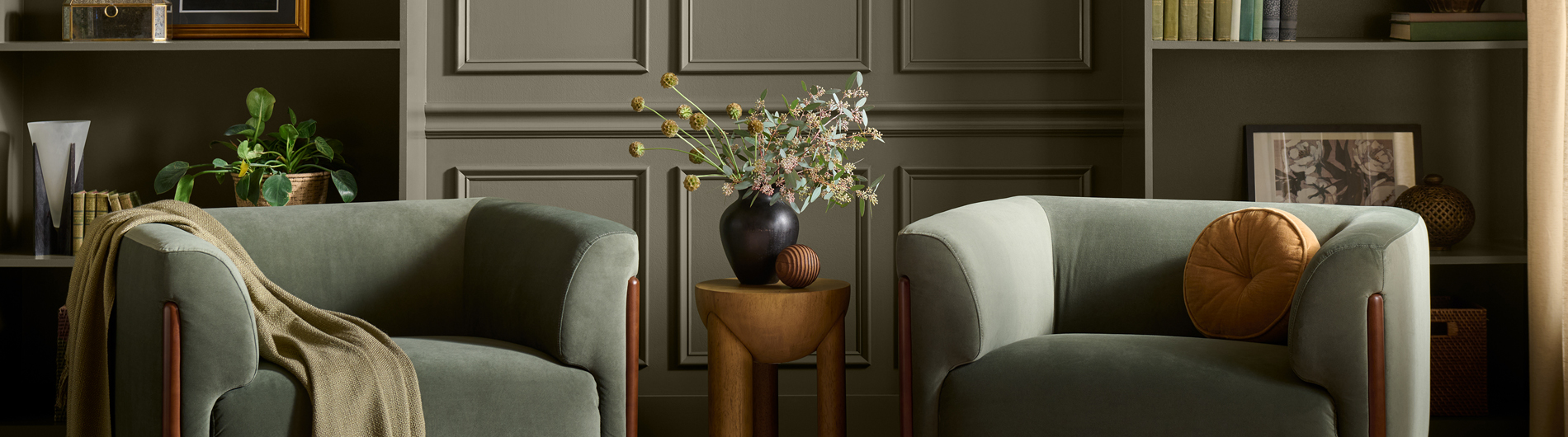 Living room with cozy couches and a fireplace. The wall is painted in the color Blank Canvas.