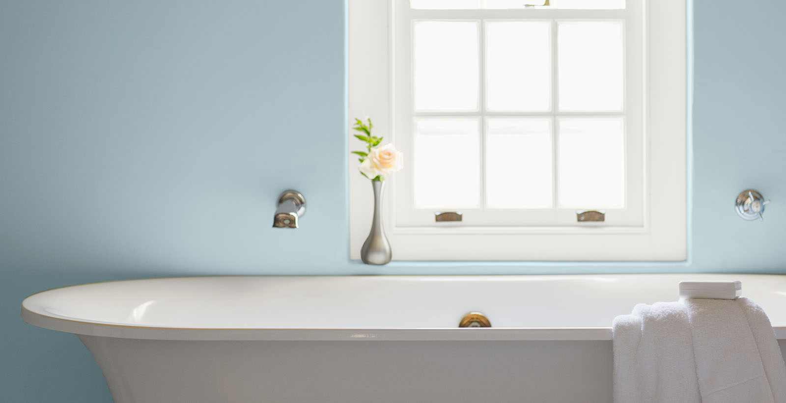 blue classic cozy & inviting bathroom