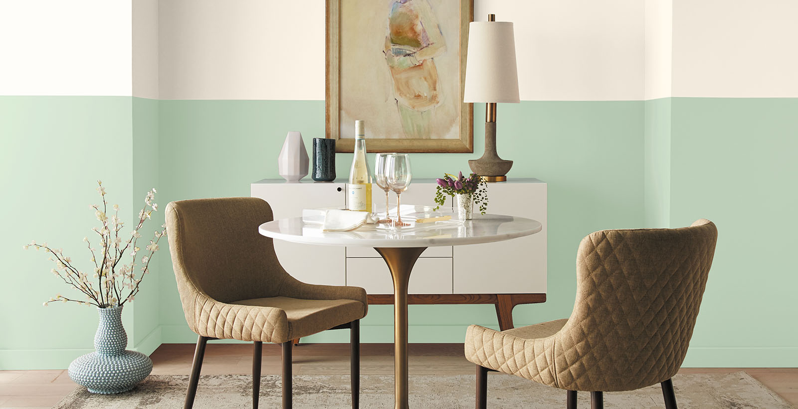 green classic bold & dramatic dining room