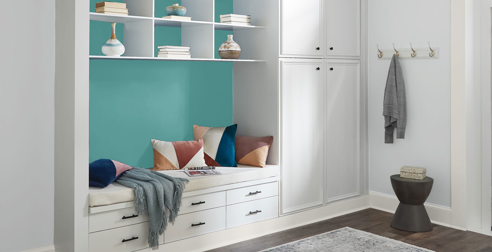 green casual bold & dramatic hallway