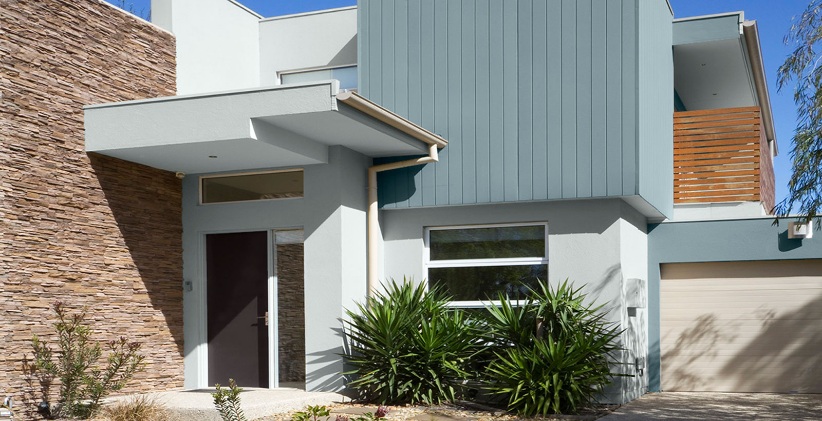 cool effortlessly contemporary home exterior