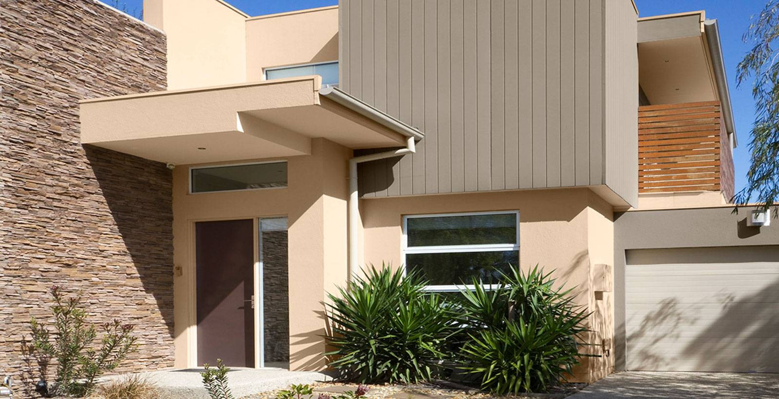 warm effortlessly contemporary home exterior