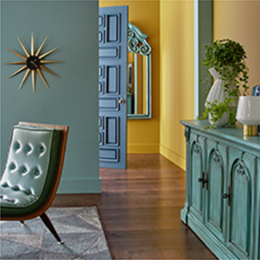 House entry area with green leather chair and matching dresser