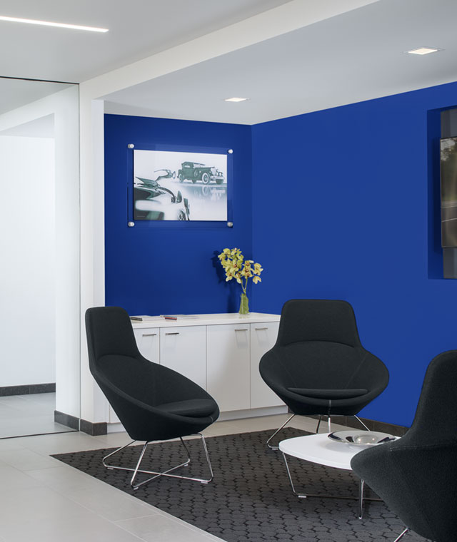 A lobby sitting area with royal blue walls.
Dark Cobalt Blue PPU15-03
