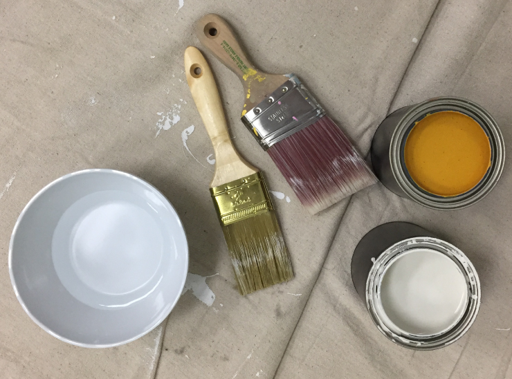 Material needed to create an ombre painting.