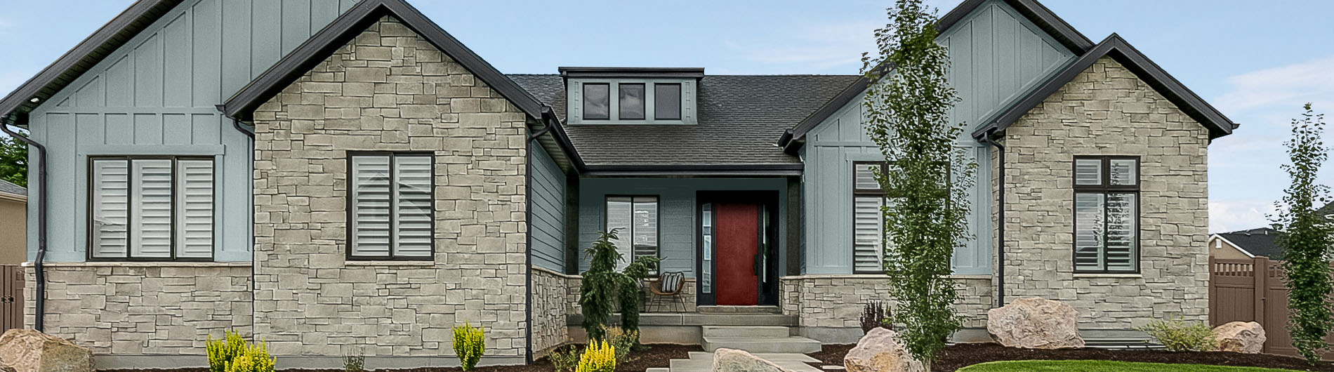 Living room with cozy couches and a fireplace. The wall is painted in the color Blank Canvas.