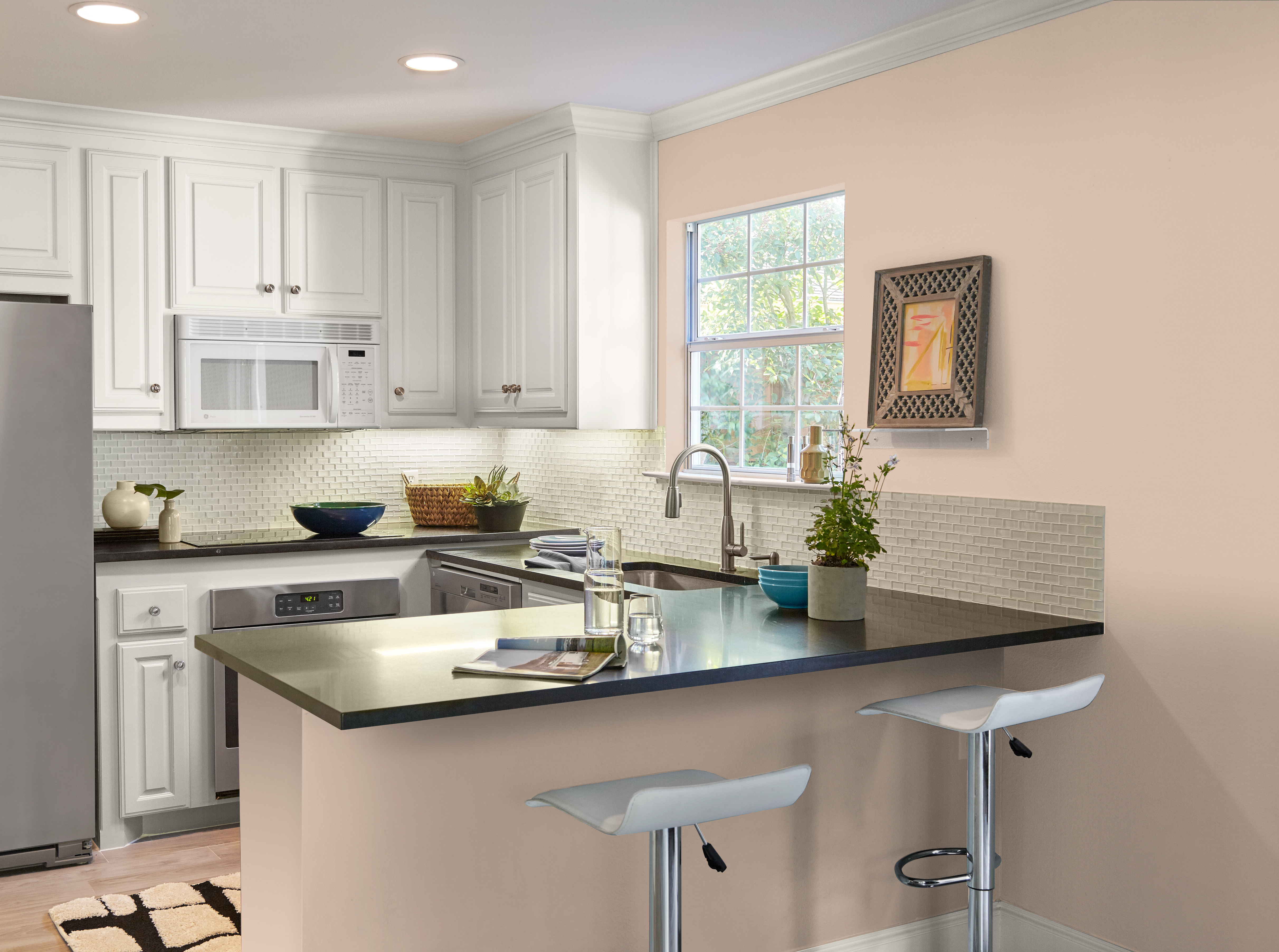 Image of a kitchen with Behr paint on walls, cabinetry and trim
